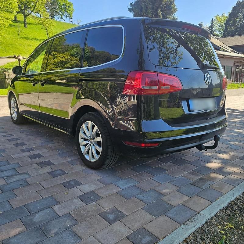 Second-hand VW Sharan 177 CP (130 kW) 2013 Negru Monovolum