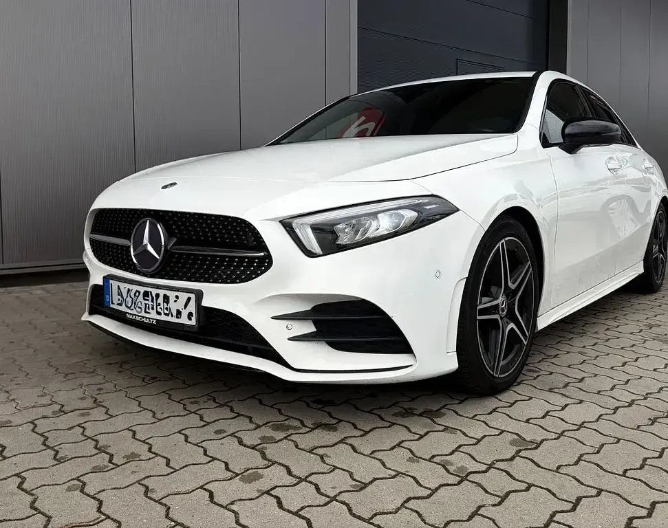 Gebraucht Mercedes A200 AMG line 163 PS (119 kW) 2019 Weiß Limousine
