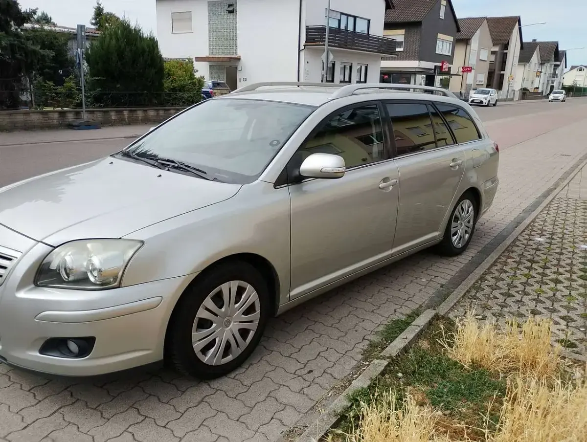 Gebraucht Toyota Avensis Edition 147 PS (108 kW) 2007 Silver metallic Kombi