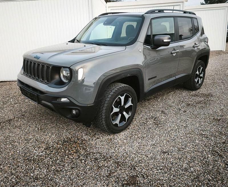 Grau Gebraucht 2020 Jeep Renegade Trailhawk SUV | 19.850 € (Superpreis) - Bild 1/4