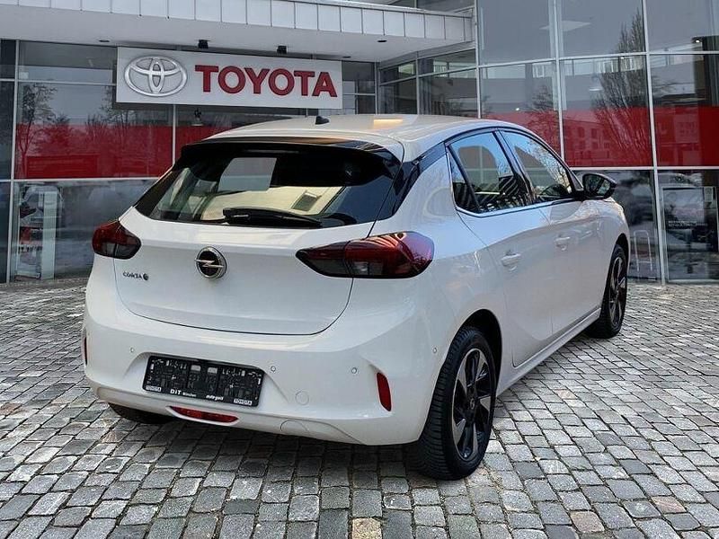Gebraucht Opel Corsa-e Elegance 100 kW (136 PS) 2022 Jade weiss/arktis weiss Kleinwagen