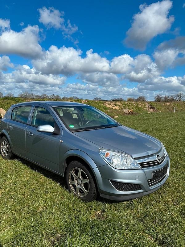 Gebraucht Opel Astra 90 PS (66 kW) 2009 Grau Coupé
