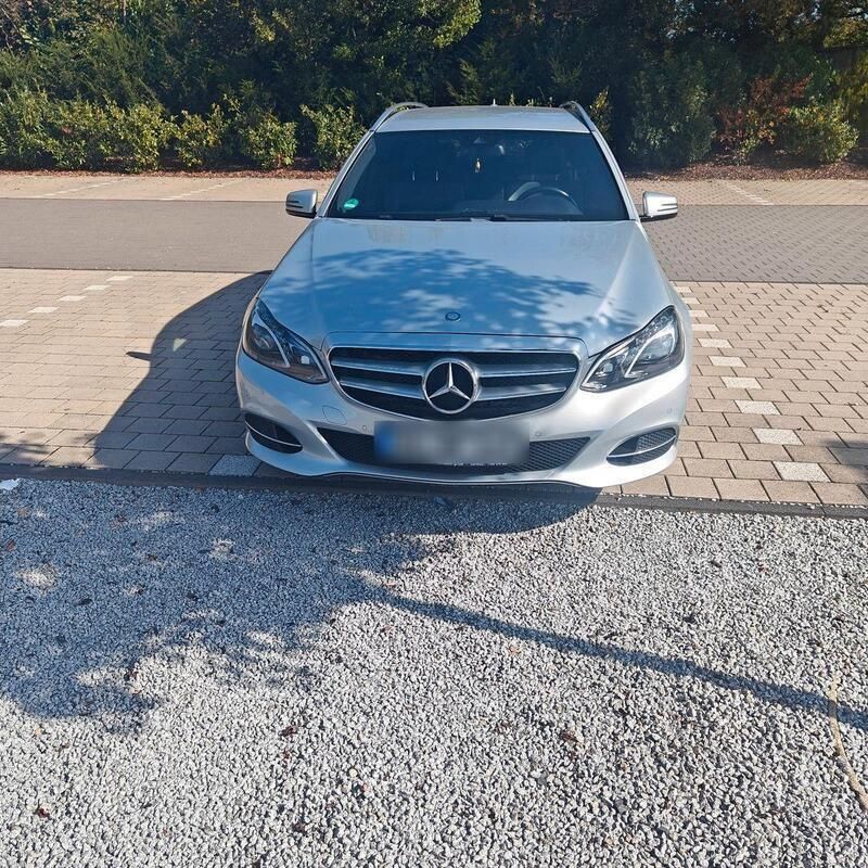 Silber Gebraucht 2015 Mercedes E250 Avantgarde Kombi | 13.200 € (Fairer Preis) - Bild 1/4