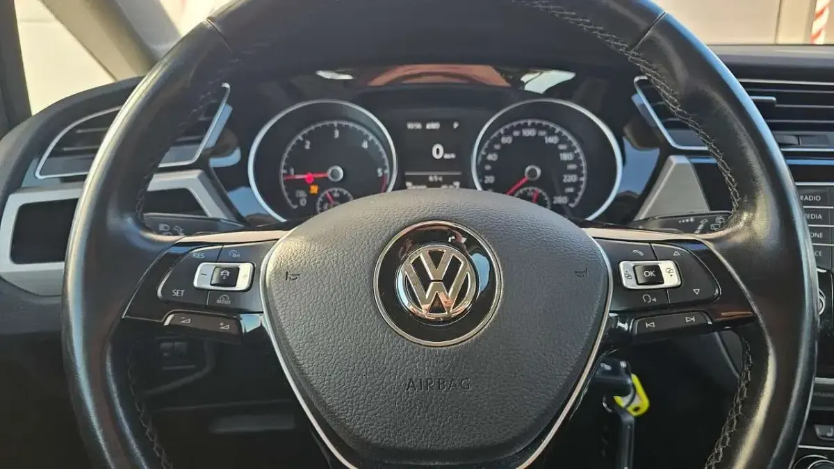Gebraucht VW Touran 150 PS (110 kW) 2017 Weiß Van / Kleinbus