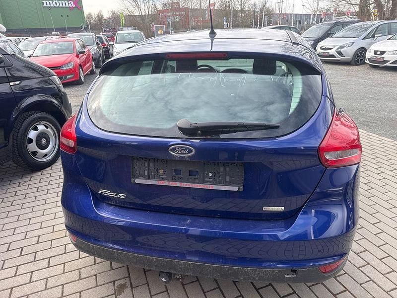 Gebraucht Ford Focus Trend 125 PS (91 kW) 2017 Blau Limousine