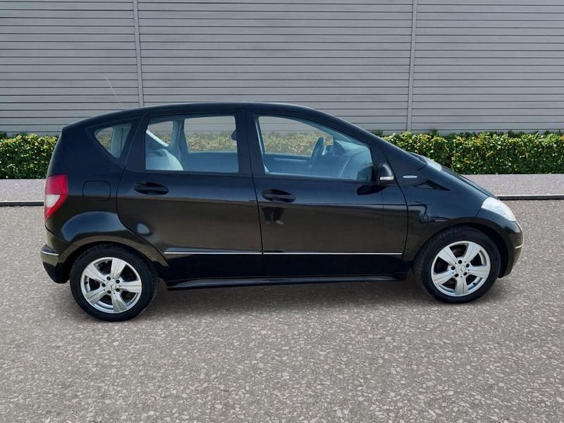 Gebraucht Mercedes A180 Elegance 109 PS (80 kW) 2011 Schwarz Van / Kleinbus