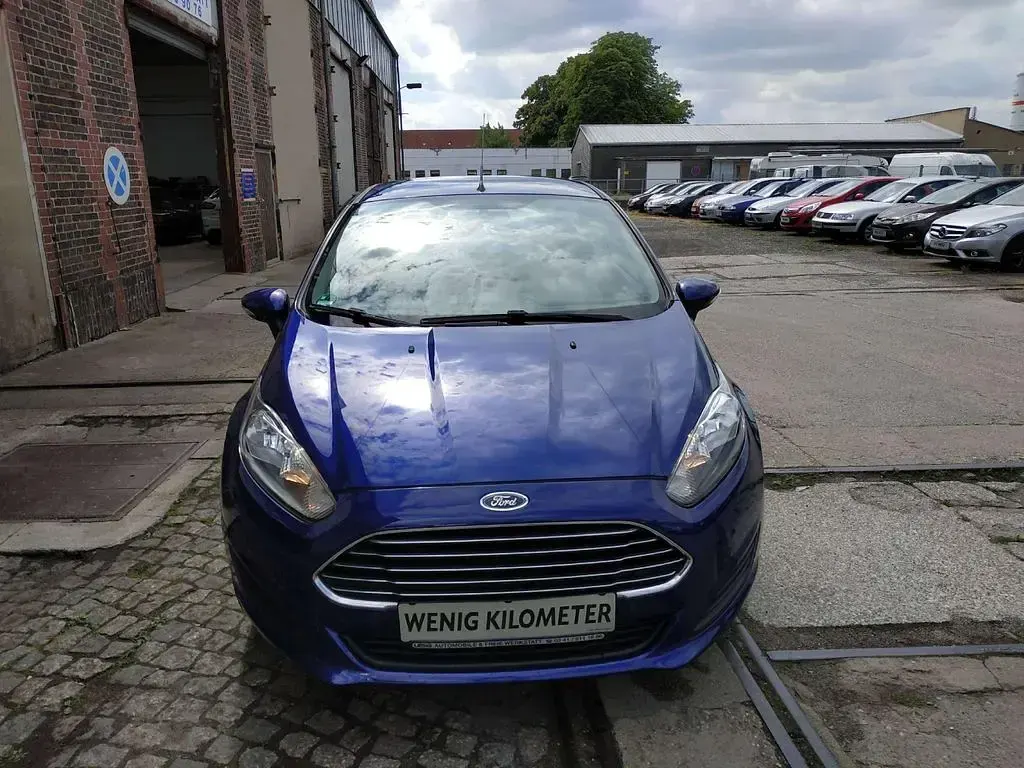 Gebraucht Ford Fiesta 101 PS (74 kW) 2014 Indicblau Kleinwagen