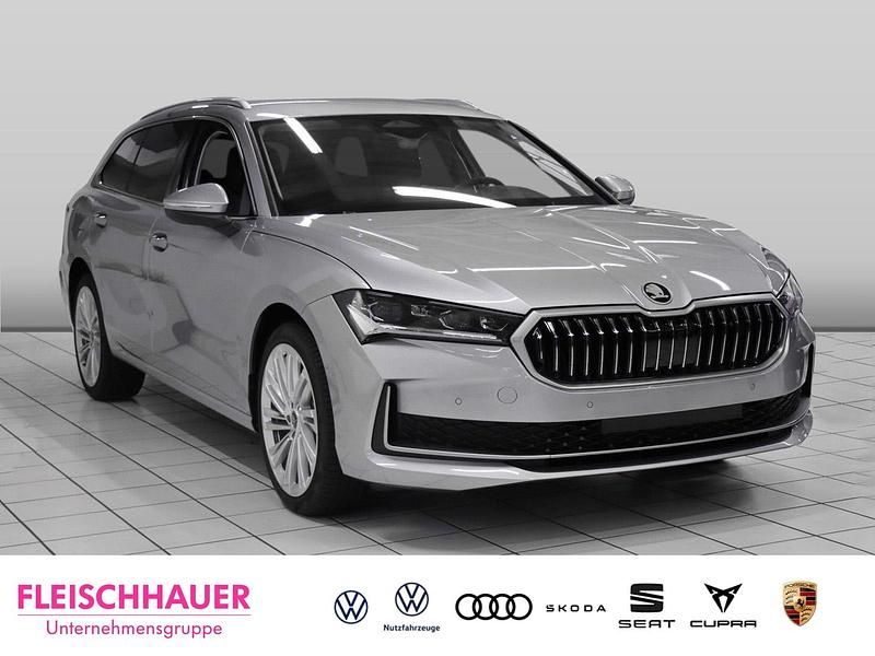 Neu Skoda Superb Selection 265 PS (194 kW) 2026 Grau Kombi