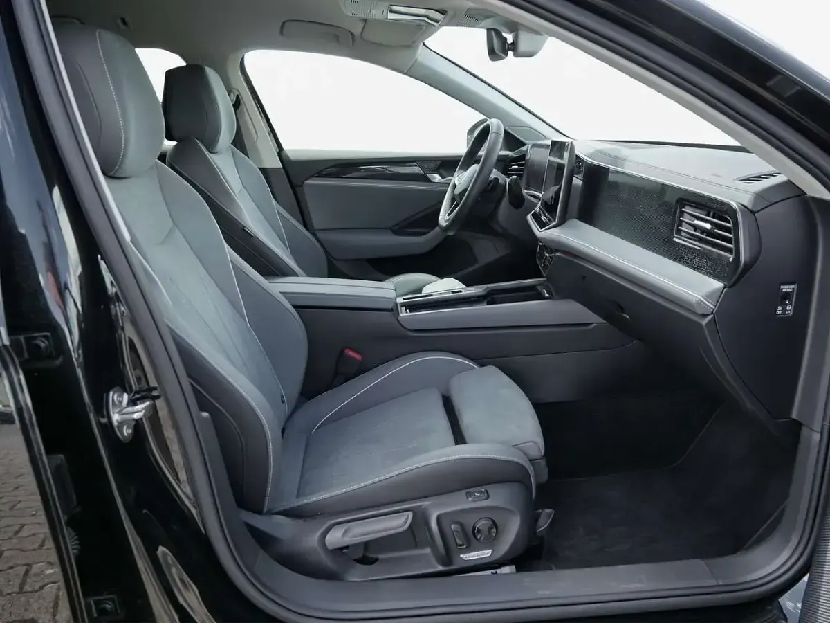 Usata VW Passat Business 150 CV (110 kW) 2025 Nero Station wagon