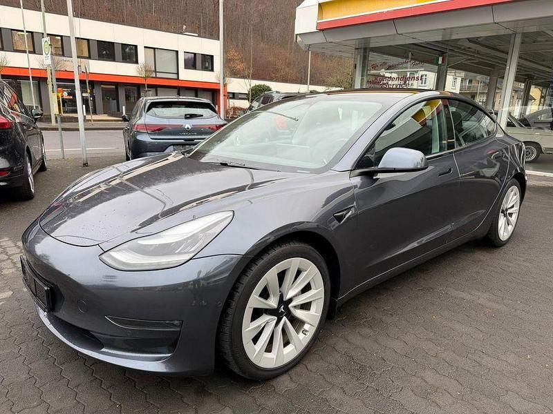 Grau Gebraucht 2020 Tesla Model 3 Limousine | 23.990 € (Fairer Preis) - Bild 1/4