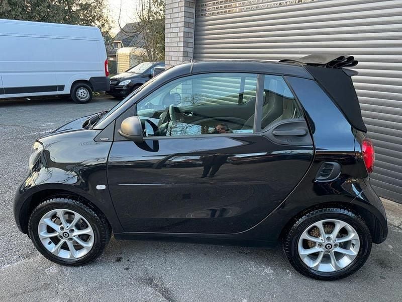 Gebraucht Smart ForTwo Cabrio 90 PS (66 kW) 2019 Schwarz Cabrio