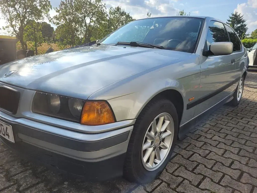 Gebraucht BMW 318 140 PS (102 kW) 1998 Silber Limousine