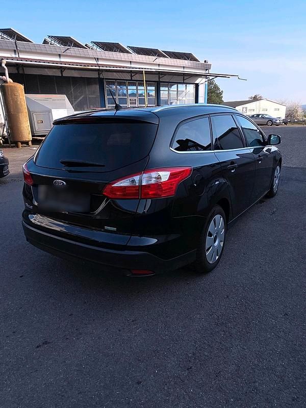 Gebraucht Ford Focus 125 PS (91 kW) 2014 Schwarz Kombi