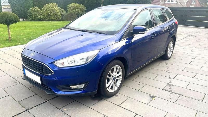 Blau Gebraucht 2018 Ford Focus Titanium Limousine | 6.455 € (Superpreis) - Bild 1/4