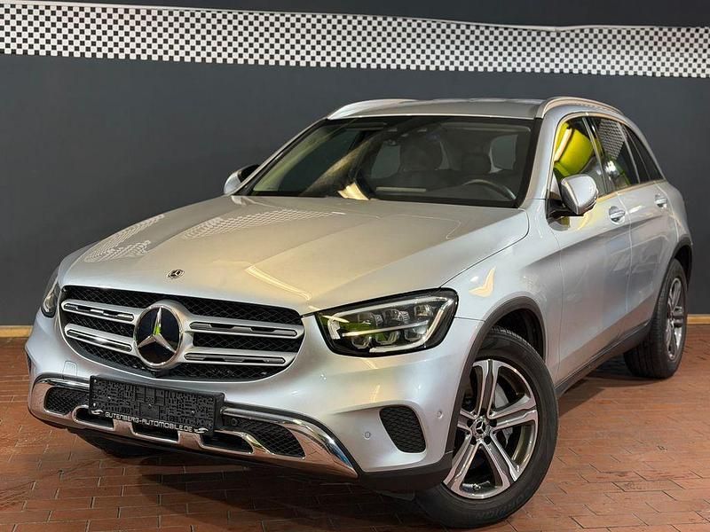 Silber Gebraucht 2020 Mercedes GLC300 AMG SUV | 40.490 € (Guter Preis) - Bild 1/4