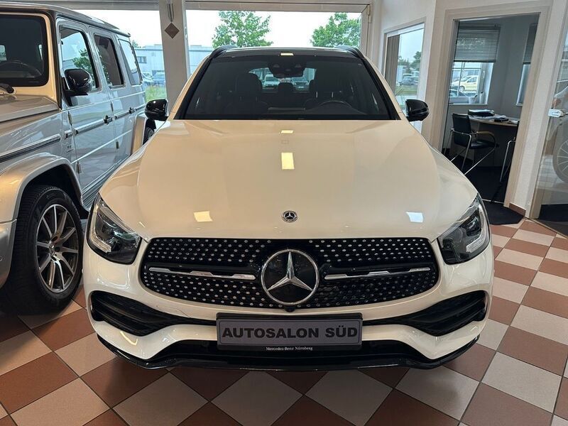 Weiß Gebraucht 2020 Mercedes GLC300e AMG line SUV | 34.900 € (Guter Preis) - Bild 1/4