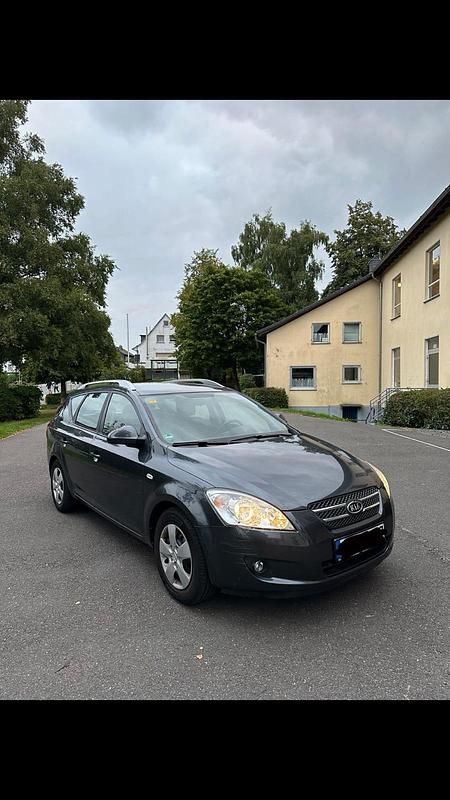 Blau Gebraucht 2009 Kia Ceed 2 Kombi | 5.990 € (Guter Preis) - Bild 1/4
