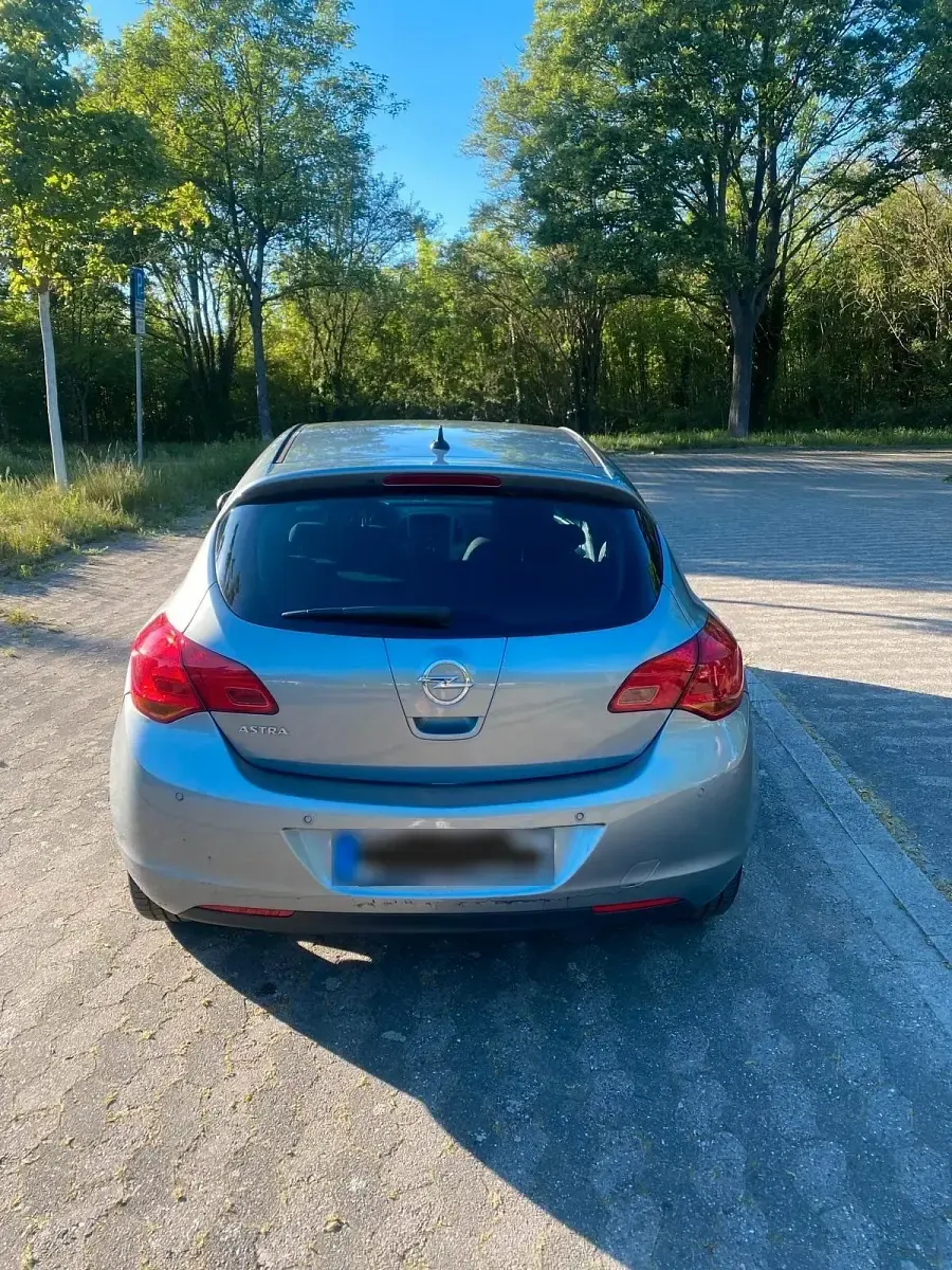 Gebraucht Opel Astra 116 PS (85 kW) 2011 Grau Limousine