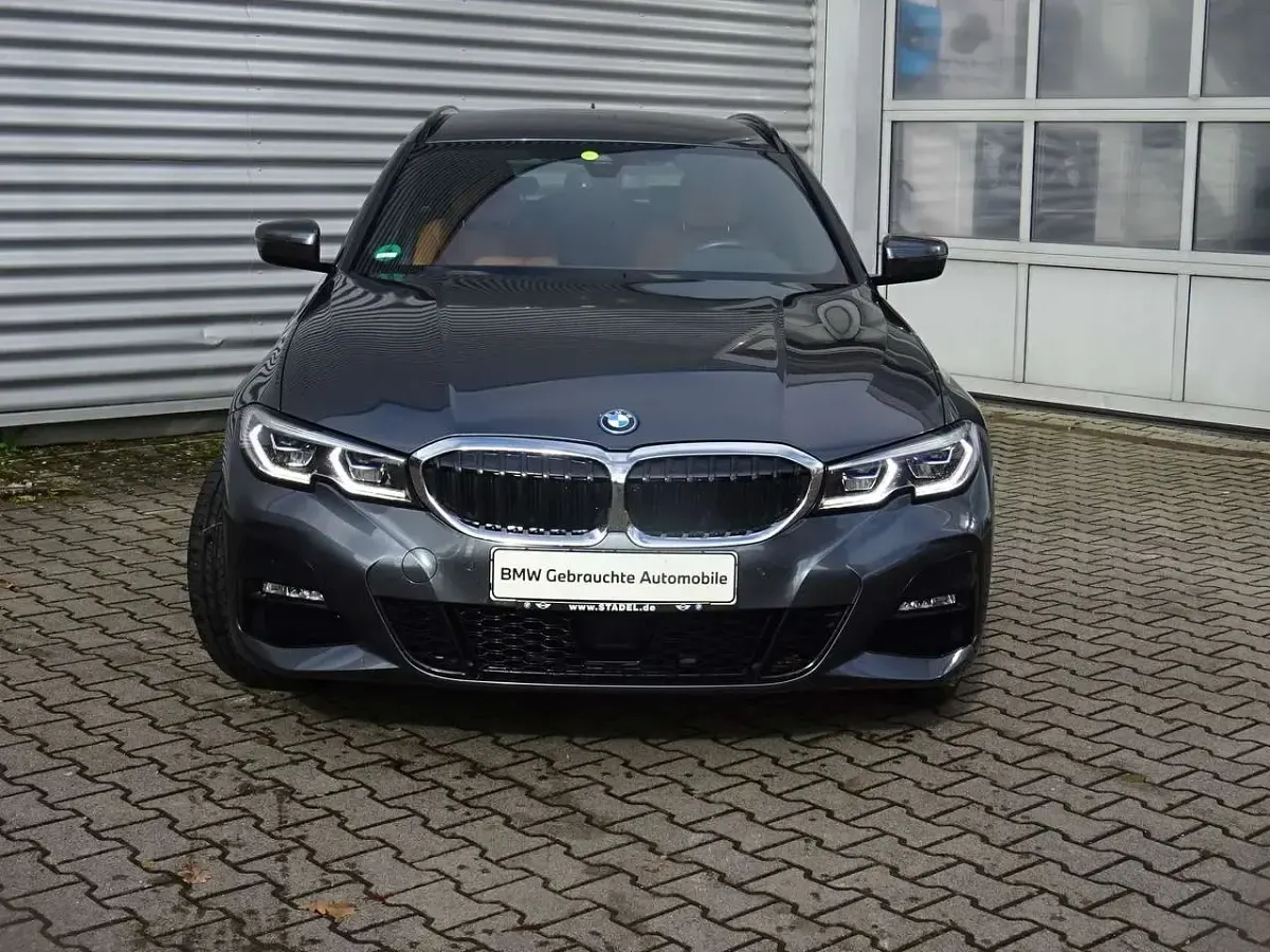 Gebraucht BMW 320e M Sport 204 PS (150 kW) 2022 Mineralgrau met. Kombi
