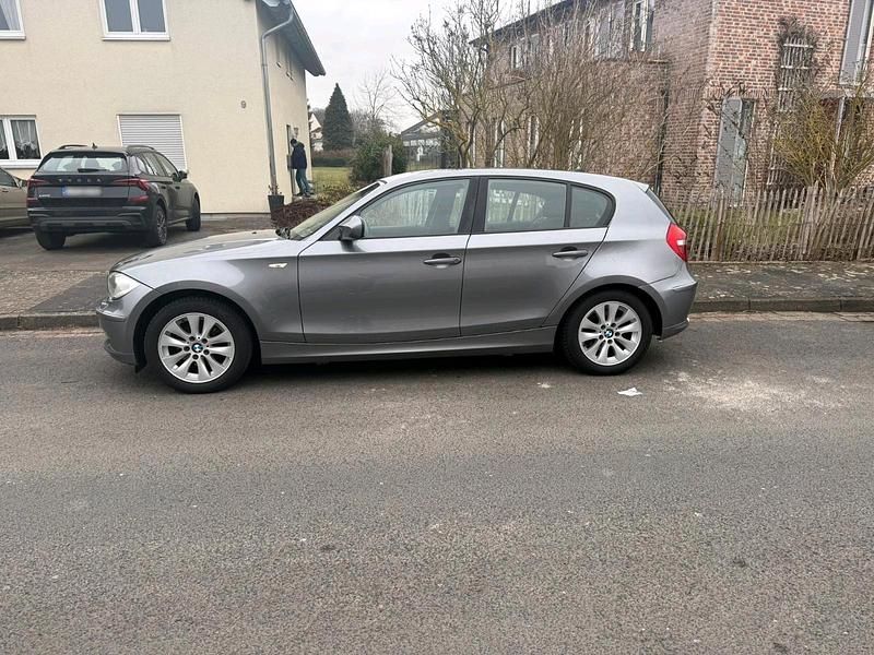Gebraucht BMW 118 143 PS (105 kW) 2010 Grau Kleinwagen
