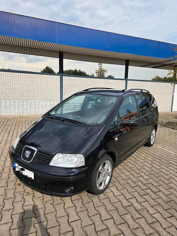 Schwarz Gebraucht 2007 Seat Alhambra Van / Kleinbus | 2.500 € (Fairer Preis) - Bild 1/4