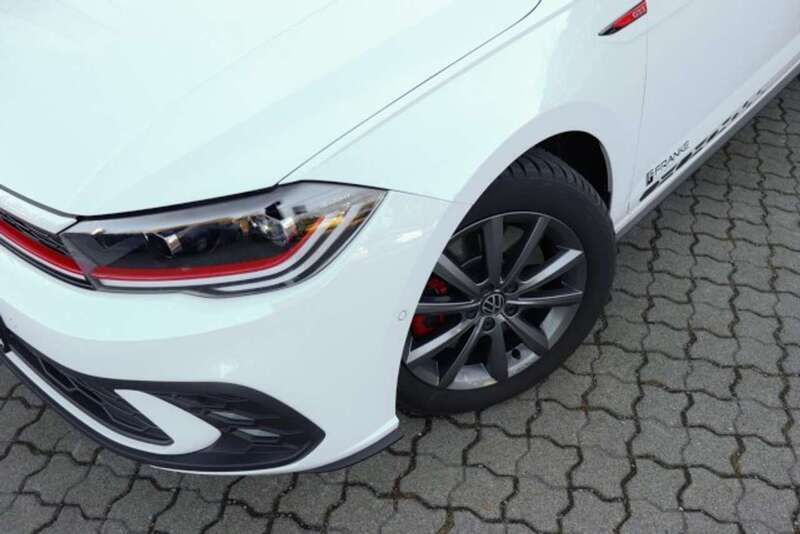 Gebraucht VW Polo Edition 207 PS (152 kW) 2024 Pure white schwarz (weiß) Limousine