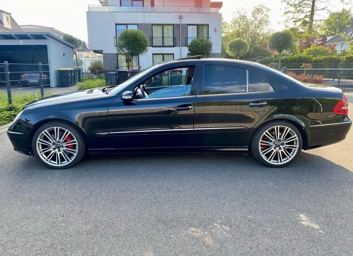 Gebraucht Mercedes E500 Avantgarde 306 PS (225 kW) 2003 Schwarz Limousine