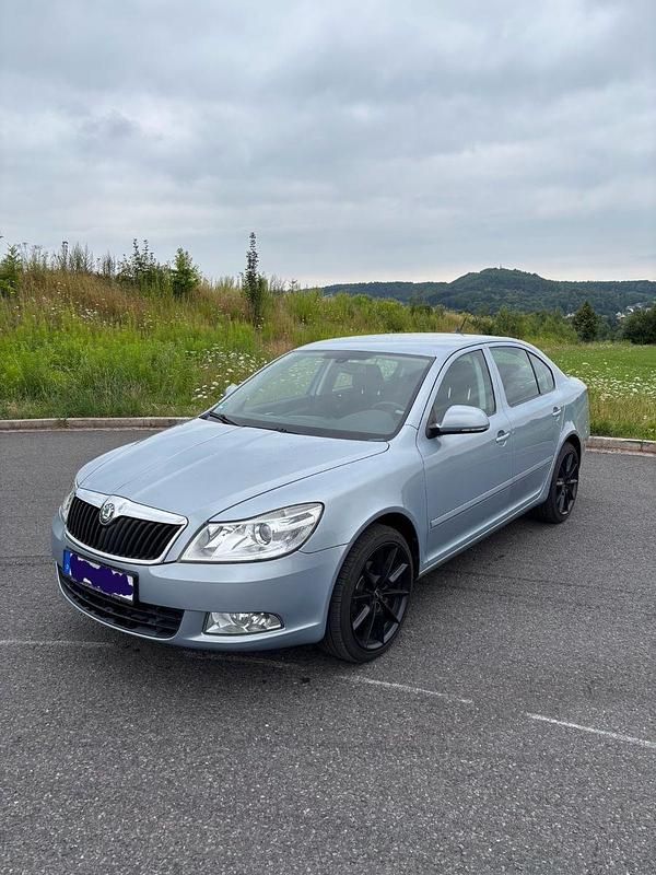 Silber Gebraucht 2010 Skoda Octavia Limousine | 5.000 € (Fairer Preis) - Bild 1/4