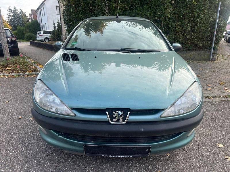 Grün Gebraucht 2001 Peugeot 206 Style Kleinwagen | 1.690 € (Fairer Preis) - Bild 1/4