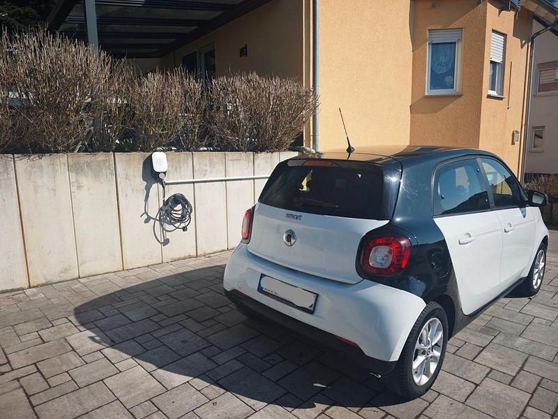 Gebraucht Smart ForFour Passion 71 PS (52 kW) 2016 Weiß Kleinwagen