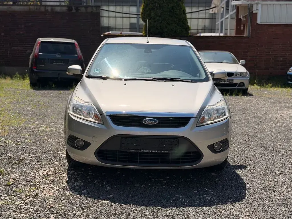 Gebraucht Ford Focus Style 101 PS (74 kW) 2009 Silber Kleinwagen