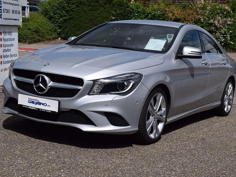Polarsilber metalliclack Gebraucht 2014 Mercedes CLA180 Urban Limousine | 15.490 € (Guter Preis) - Bild 1/2