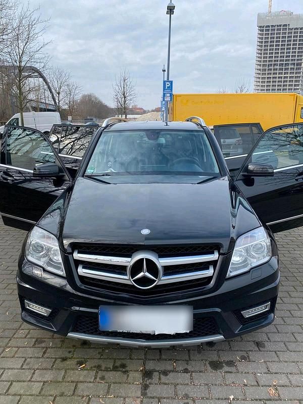 Schwarz Gebraucht 2011 Mercedes GLK220 SUV | 10.700 € (Guter Preis) - Bild 1/4
