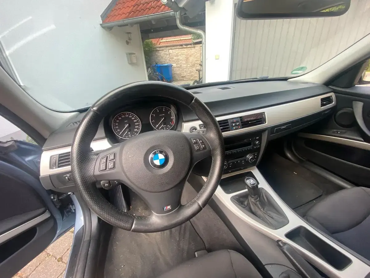 Gebraucht BMW 318 143 PS (105 kW) 2011 Silber Kombi