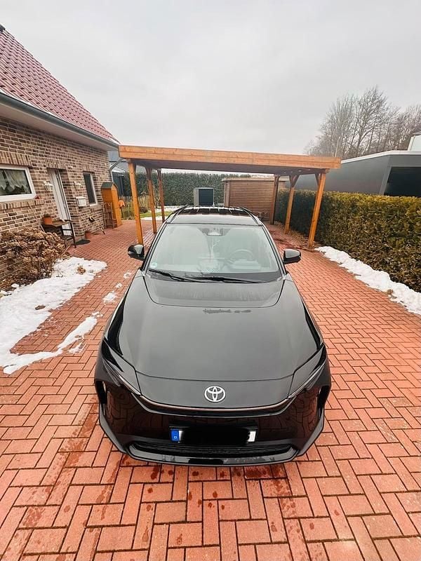 Gebraucht Toyota bZ4X 150 kW (204 PS) 2023 Schwarz SUV