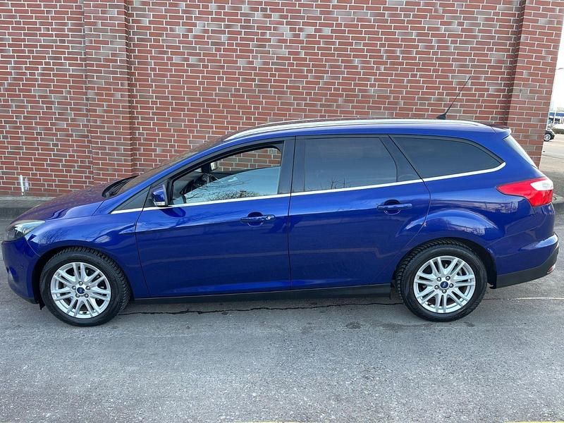 Gebraucht Ford Focus Titanium 125 PS (91 kW) 2014 Blau Kombi