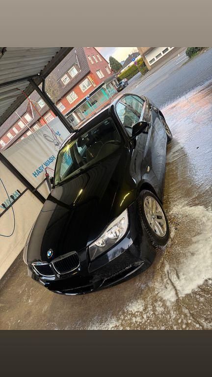 Gebraucht BMW 318 143 PS (105 kW) 2008 Schwarz Limousine