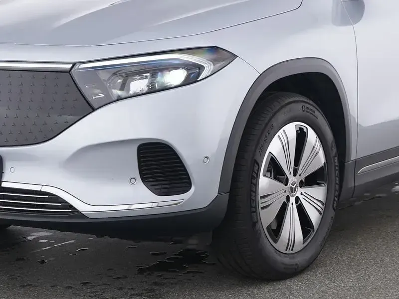 Gebraucht Mercedes EQA300 Advanced 168 kW (229 PS) 2025 Silber SUV
