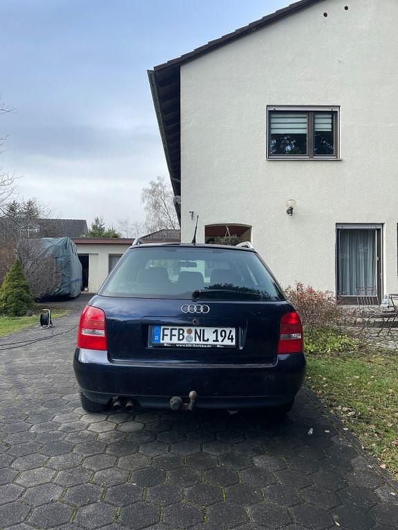 Blau Gebraucht 2001 Audi A4 Comfort Limousine | 1.000 € (Guter Preis) - Bild 1/4