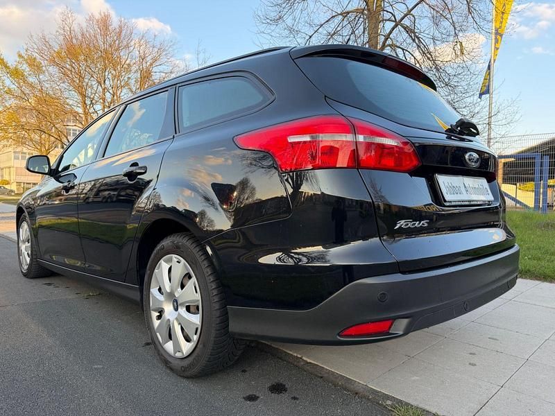 Second-hand Ford Focus Trend 116 CP (85 kW) 2015 Negru Break