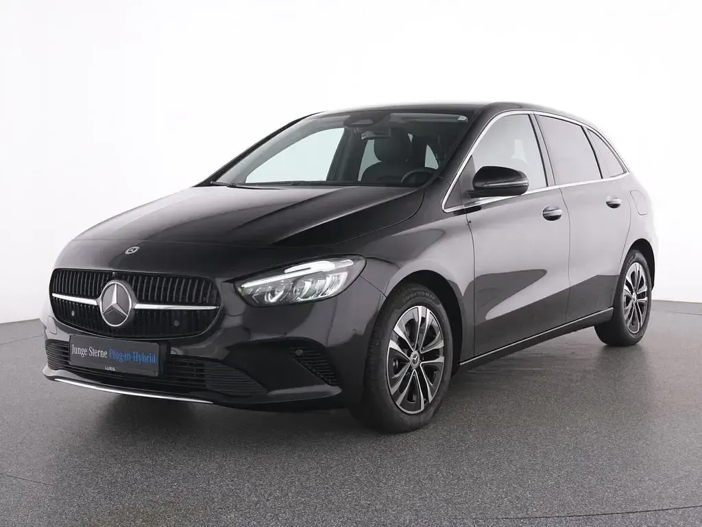 Gebraucht Mercedes E250 Progressive 163 PS (119 kW) 2023 Schwarz Limousine