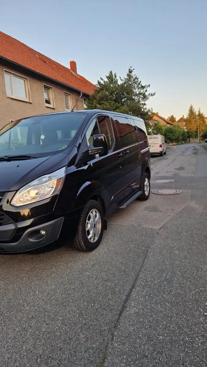 Gebraucht Ford Tourneo 125 PS (91 kW) 2014 Schwarz Van / Kleinbus