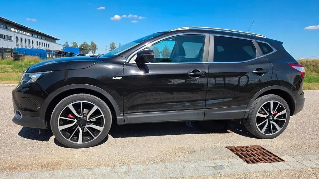 Gebraucht Nissan Qashqai Tekna 131 PS (96 kW) 2016 Schwarz SUV