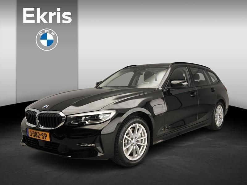 Schwarz Gebraucht 2020 BMW 330e Sport Line Kombi | 25.900 € (Etwas zu teuer) - Bild 1/4