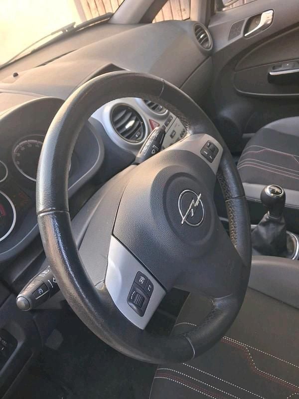 Gebraucht Opel Corsa Edition 85 PS (62 kW) 2012 Silber Kleinwagen