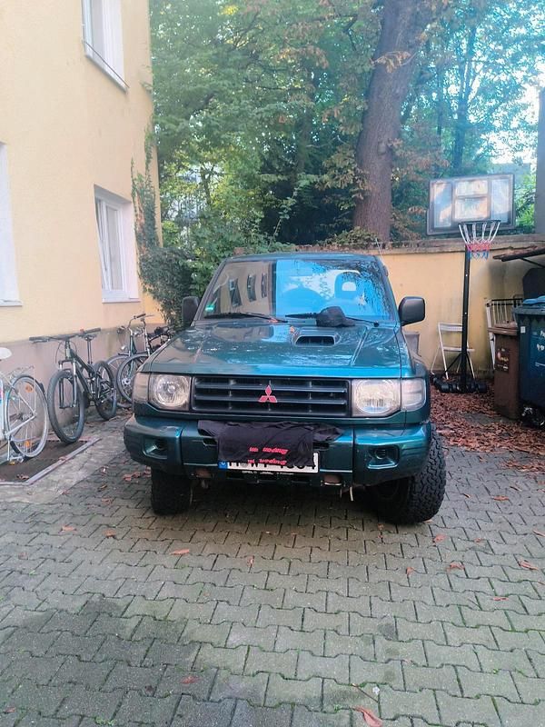 Grün Gebraucht 2003 Mitsubishi Pajero SUV | 5.690 € (Guter Preis) - Bild 1/4