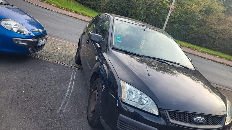 Schwarz Gebraucht 2007 Ford Focus Fun X Limousine | 950 € (Superpreis) - Bild 1/4