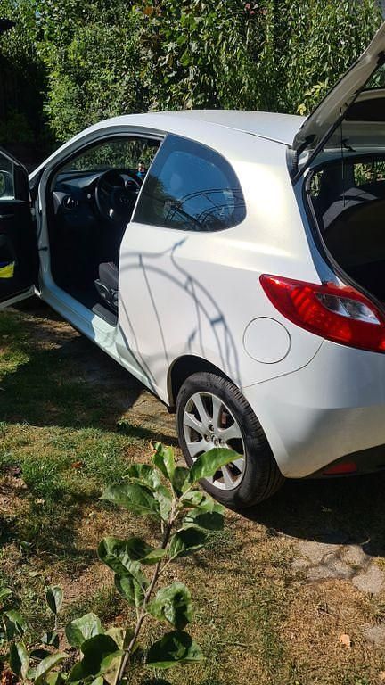 Gebraucht Mazda 2 Active 75 PS (55 kW) 2010 Weiß Kleinwagen