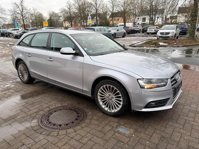 Silber Gebraucht 2015 Audi A4 Attraction Kombi | 7.790 € (Superpreis) - Bild 1/4