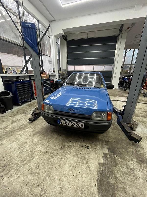 Gebraucht Ford Escort 73 PS (53 kW) 1990 Blau Coupé